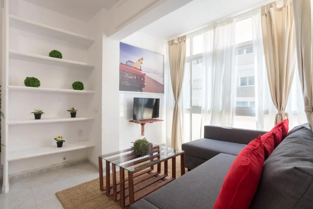 Bright Beachfront Apartment Μάλαγα
